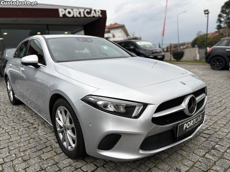 Cinza Usado 2019 Mercedes A180 Progressive Citadino | € 25.750 (Caro) - Imagem 1/1