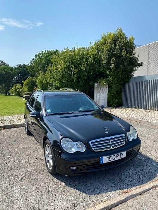 Preto Usado 2006 Mercedes C220 Avantgarde Sedan | € 4.500 (Preço justo) - Imagem 1/4