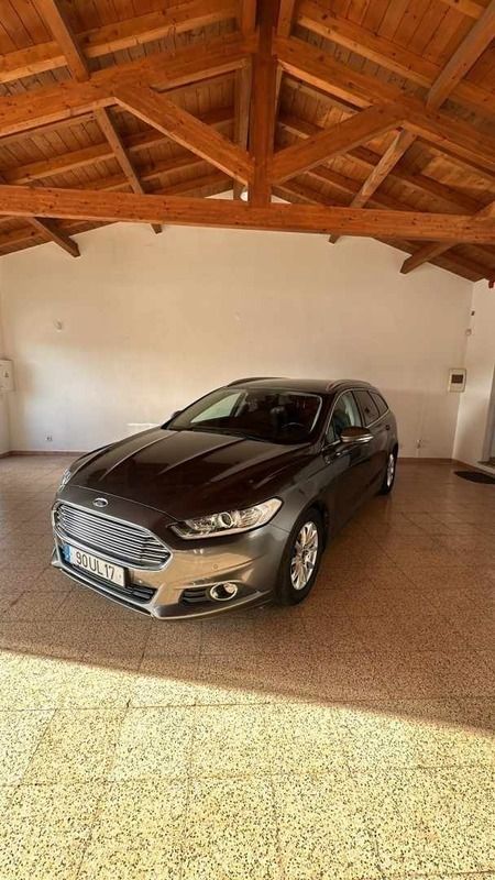 Cinzento Usado 2018 Ford Mondeo Titanium Carrinha | € 15.900 - Imagem 1/4