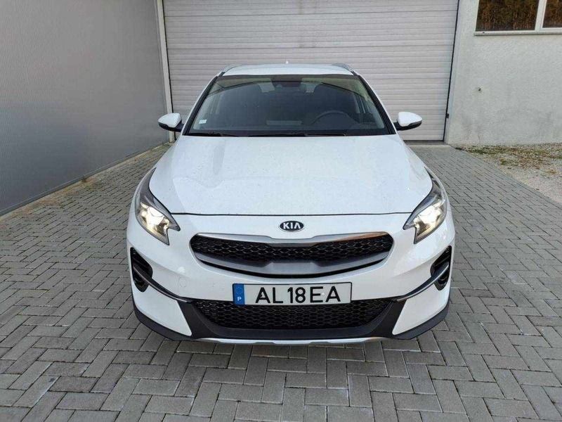 Usado Kia XCeed 136 HP (100 kW) 2021 Branco SUV