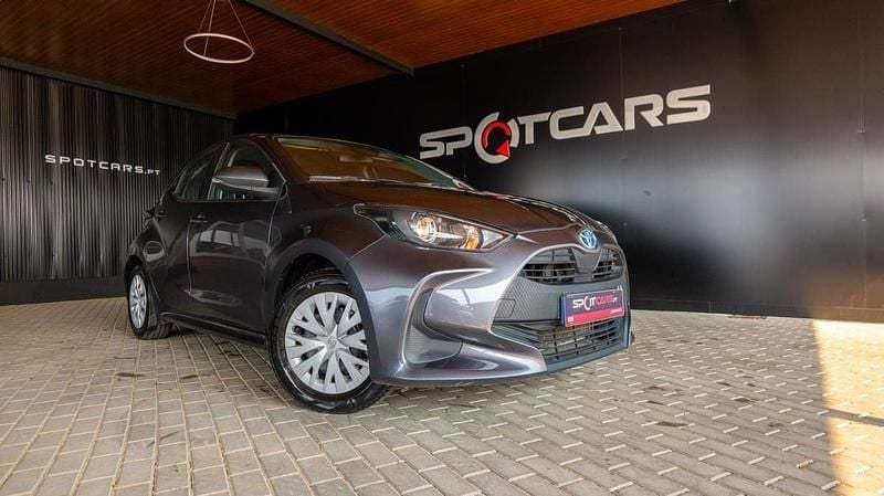 Cinza Usado 2022 Toyota Yaris Hybrid Comfort | € 17.890 (Bom preço) - Imagem 1/4