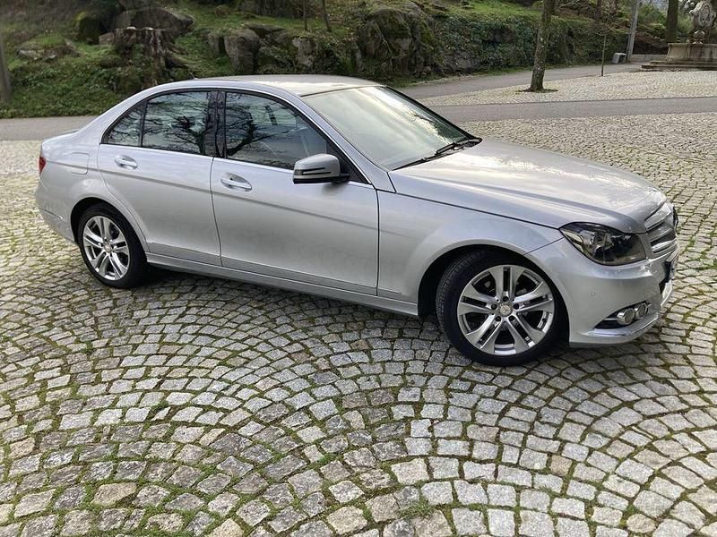 Usado Mercedes C200 136 HP (100 kW) 2012