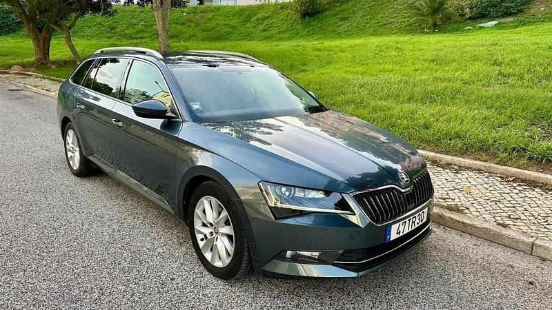 Usado Skoda Superb 120 HP (88 kW) 2017 Cinzento Citadino
