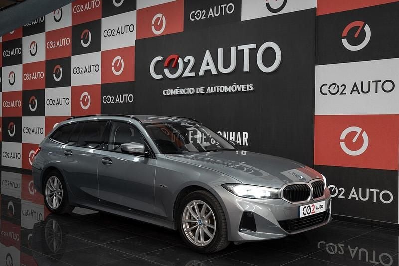 Cinza Usado 2022 BMW 320e Carrinha | € 33.900 - Imagem 1/4