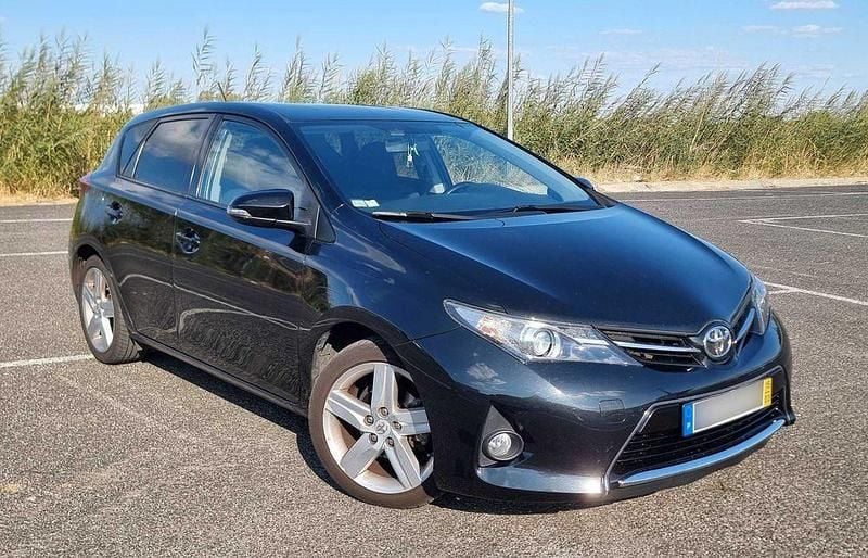 Usado 2015 Toyota Auris Comfort Sedan | € 12.500 (Preço justo) - Imagem 1/4