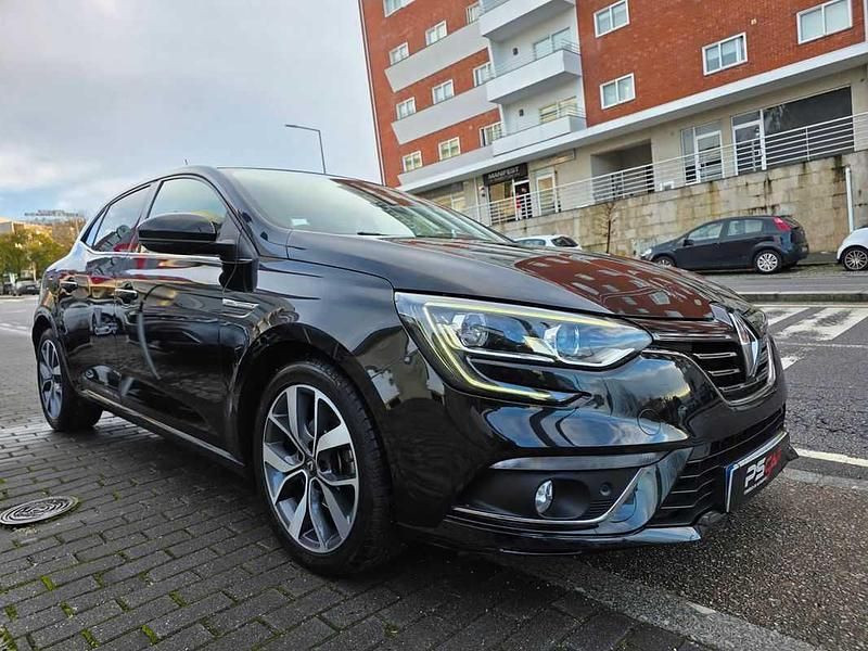 Usado Renault Mégane IV 130 HP (95 kW) 2017 Preto
