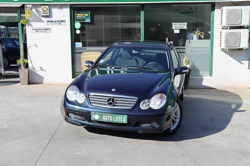 Azul Usado 2001 Mercedes C220 Classic Coupé | € 5.970 - Imagem 1/4