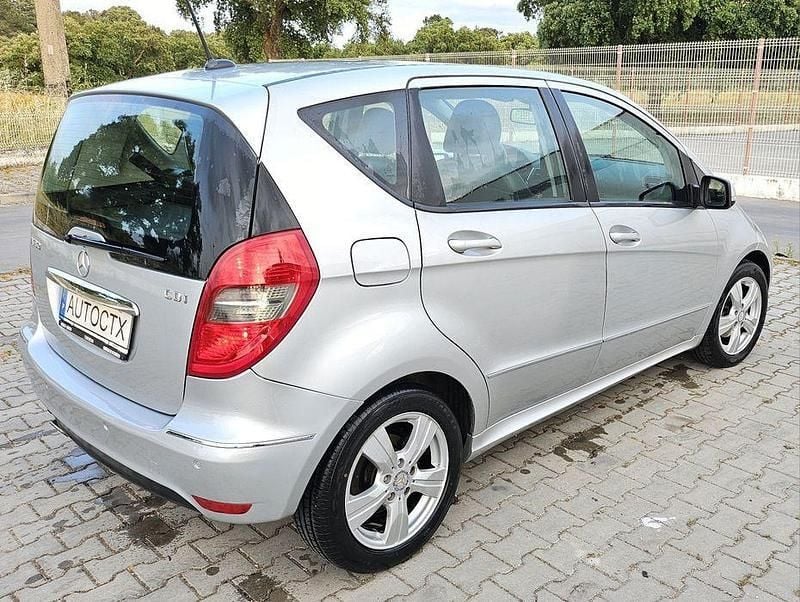 Usado Mercedes A180 110 HP (80 kW) 2011 Sedan