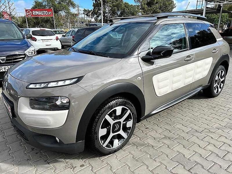 Usado Citroën C4 Cactus 82 HP (60 kW) 2015 Cinzento Citadino