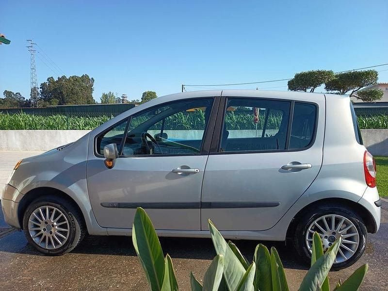 Usado 2004 Renault Modus Monovolume | € 1.750 (Caro) - Imagem 1/4