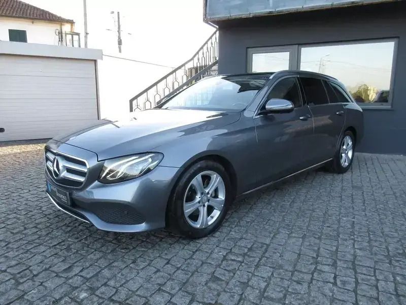 Usado Mercedes E200 150 HP (110 kW) 2017 Cinzento Carrinha