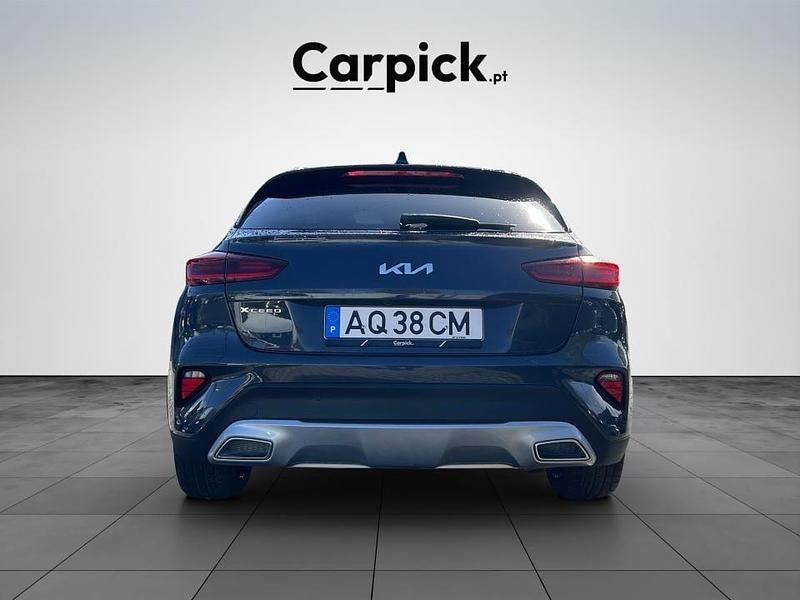 Usado Kia XCeed 120 HP (88 kW) 2022 Cinza SUV