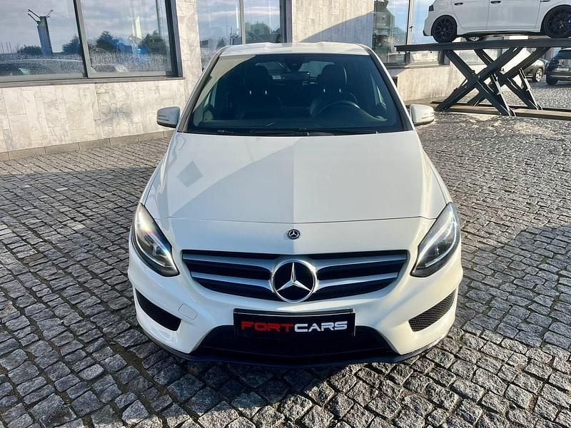 Usado Mercedes B180 AMG line 109 HP (80 kW) 2018 Branco Monovolume
