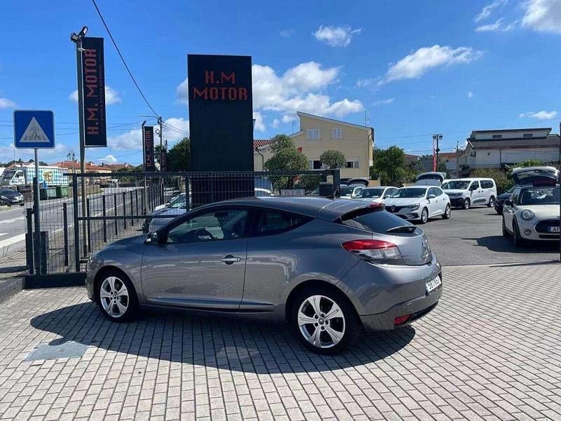 Usado Renault Mégane III 110 HP (80 kW) 2011 Cinzento Coupé