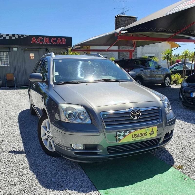 Cinza Usado 2003 Toyota Avensis Executive Carrinha | € 6.750 - Imagem 1/4