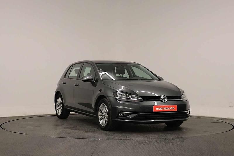 Cinzento Usado 2018 VW Golf VII Citadino | € 18.599 (Preço justo) - Imagem 1/4