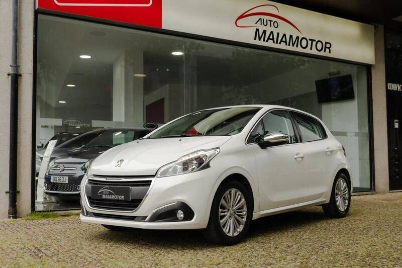 Branco Usado 2018 Peugeot 208 Allure Citadino | € 10.500 (Preço justo) - Imagem 1/4
