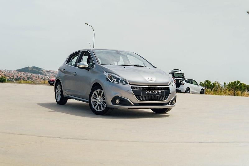 Cinza Usado 2019 Peugeot 208 Allure Citadino | € 10.900 (Bom preço) - Imagem 1/4