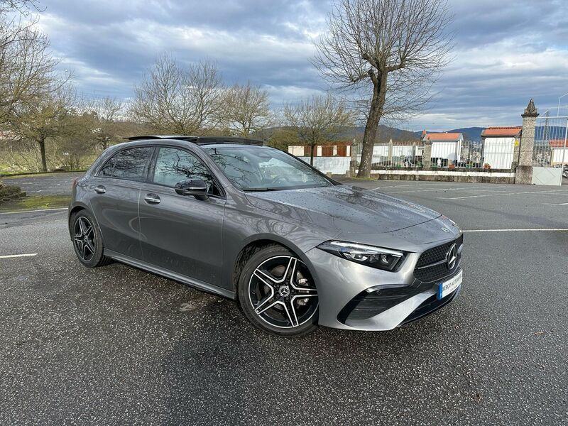Cinza Usado 2023 Mercedes A180 AMG line Sedan | € 35.990 (Preço elevado) - Imagem 1/4