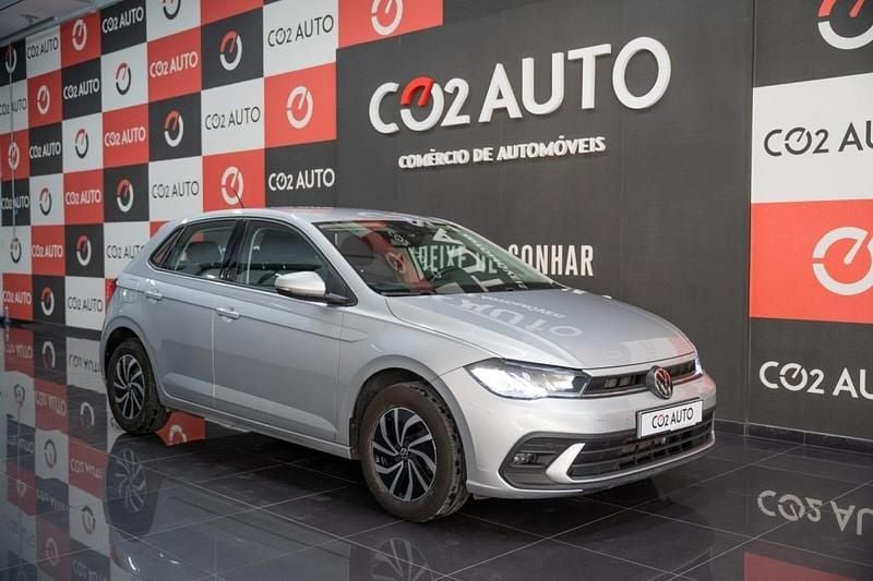 Usado VW Polo Life 95 HP (69 kW) 2022 Cinzento Citadino
