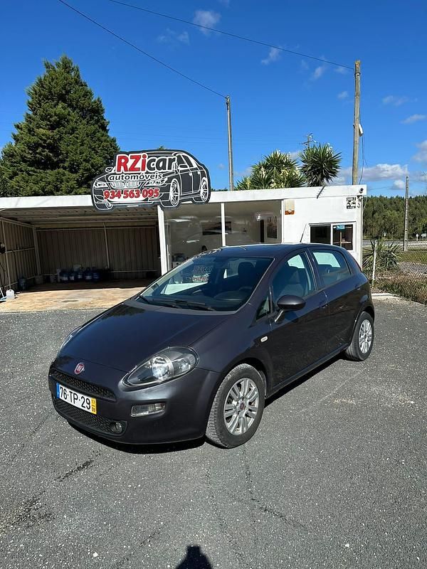 Cinza Usado 2017 Fiat Punto Citadino | € 6.750 (Preço justo) - Imagem 1/4