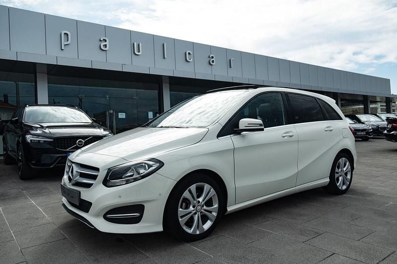 Branco Usado 2016 Mercedes B180 Style Monovolume | € 13.900 (Preço justo) - Imagem 1/4