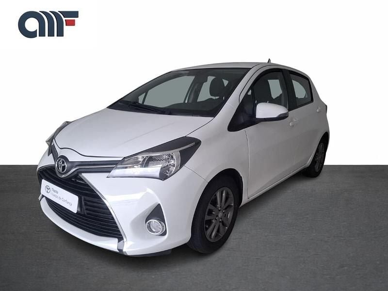 Usado Toyota Yaris Comfort 69 HP (50 kW) 2015 Branco Citadino