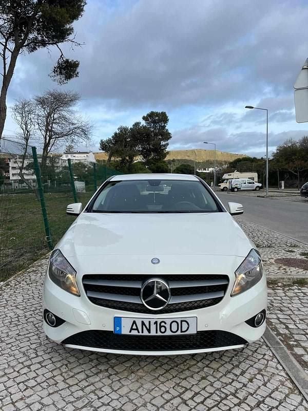 Branco Usado 2014 Mercedes A200 Citadino | € 13.000 (Preço justo) - Imagem 1/4