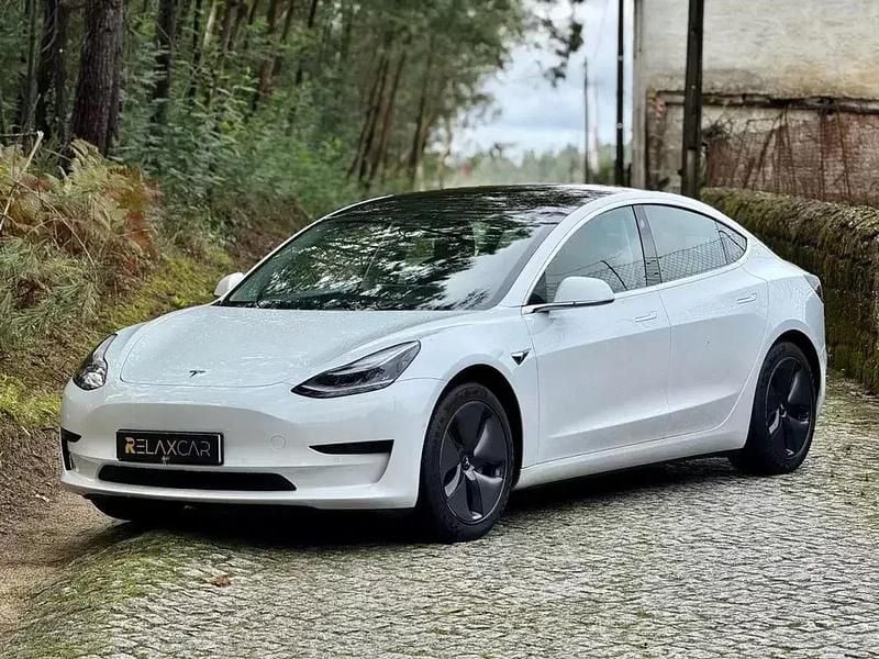 Branco Usado 2020 Tesla Model 3 Standard Range Plus Sedan | € 22.000 (Preço justo) - Imagem 1/4