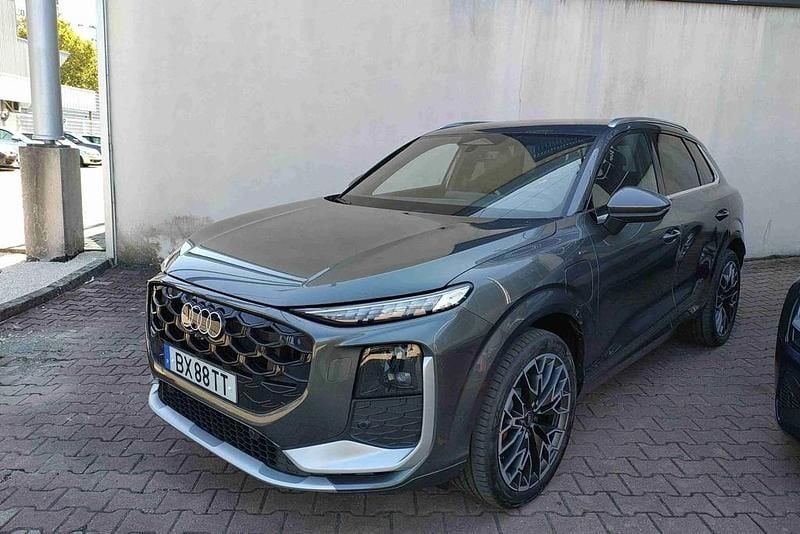 Cinzento Novo 2025 Audi Q3 Ambiente SUV | € 74.990 - Imagem 1/4