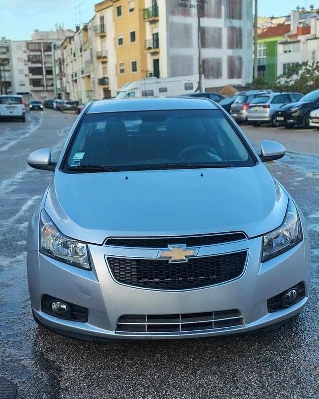 Cinzento Usado 2012 Chevrolet Cruze Citadino | € 6.200 (Preço elevado) - Imagem 1/4