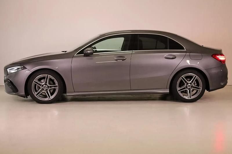 Usado Mercedes A180 AMG line 116 HP (85 kW) 2025 Cinza Sedan