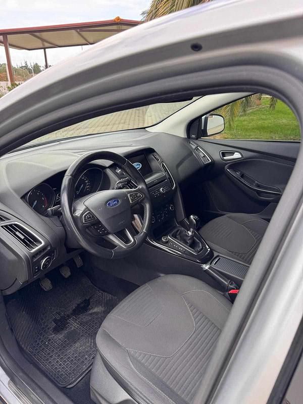 Usado Ford Focus Titanium 120 HP (88 kW) 2017 Cinza