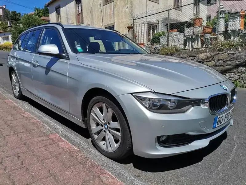 Cinzento Usado 2012 BMW 320 Lifestyle Carrinha | € 19.500 - Imagem 1/4