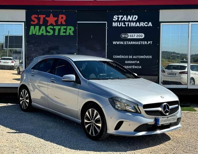 Cinzento Usado 2015 Mercedes A180 Citadino | € 11.850 (Preço justo) - Imagem 1/4