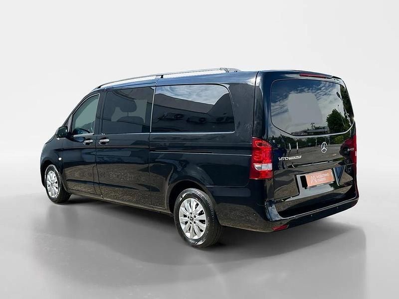 Usado Mercedes Vito 136 HP (100 kW) 2019 Preto Van