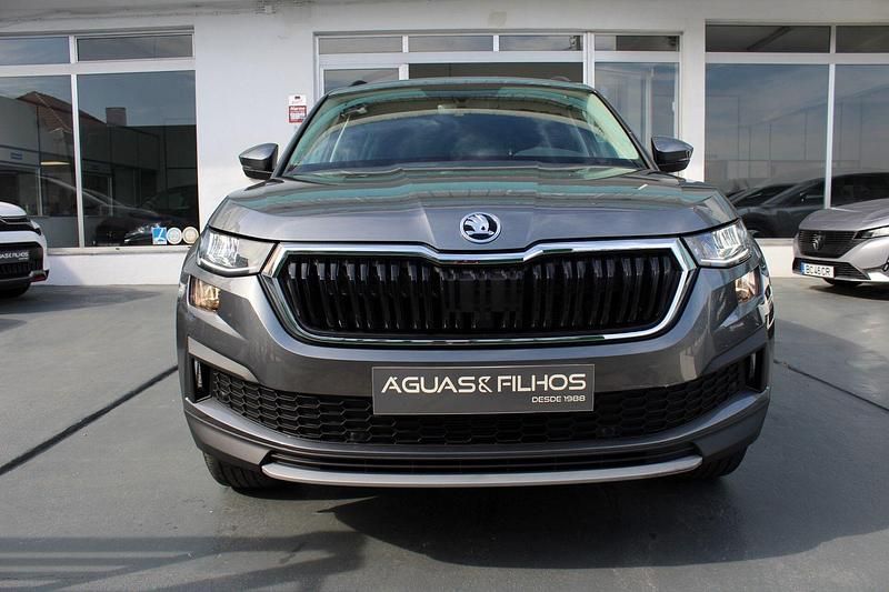 Cinza Usado 2023 Skoda Kodiaq Ambition SUV | € 36.990 (Preço justo) - Imagem 1/4