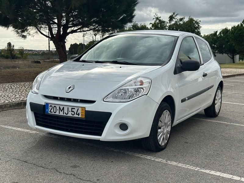 Branco Usado 2011 Renault Clio II Collection Citadino | € 4.990 (Preço justo) - Imagem 1/4