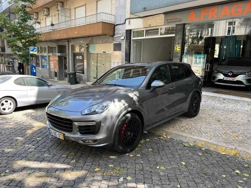 Usado Porsche Cayenne GTS 441 HP (324 kW) 2015 Cinzento SUV