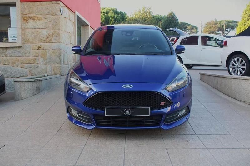 Usado Ford Focus ST 250 HP (183 kW) 2016 Azul Sedan