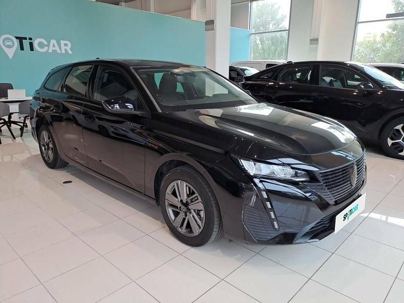 Usado Peugeot 308 136 HP (100 kW) 2025 Preto