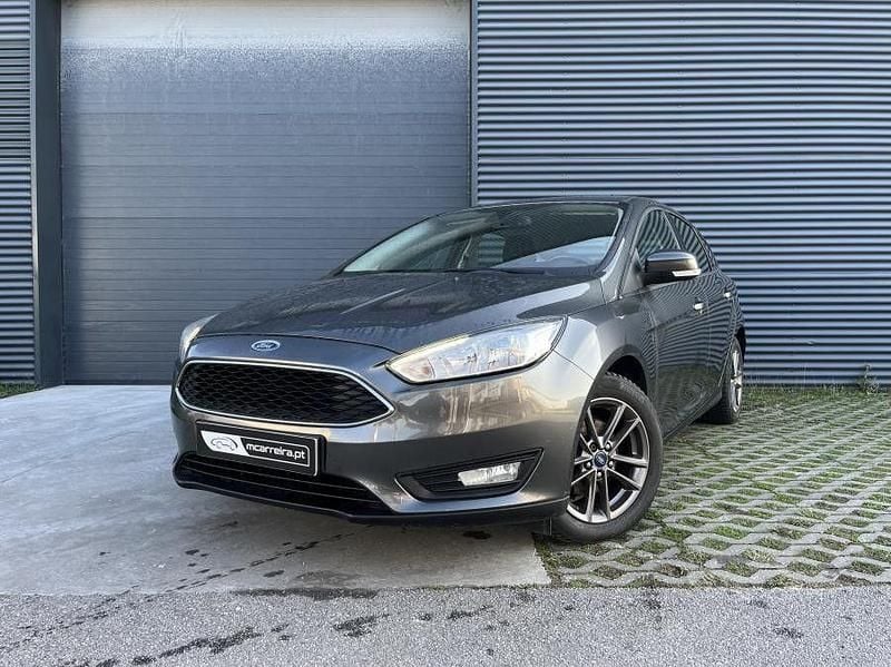 Preto Usado 2018 Ford Focus Cool & Connect | € 13.500 (Preço justo) - Imagem 1/4