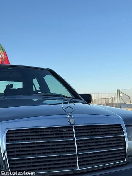 Cinza Usado 1990 Mercedes 190 Sedan | € 2.900 - Imagem 1/1