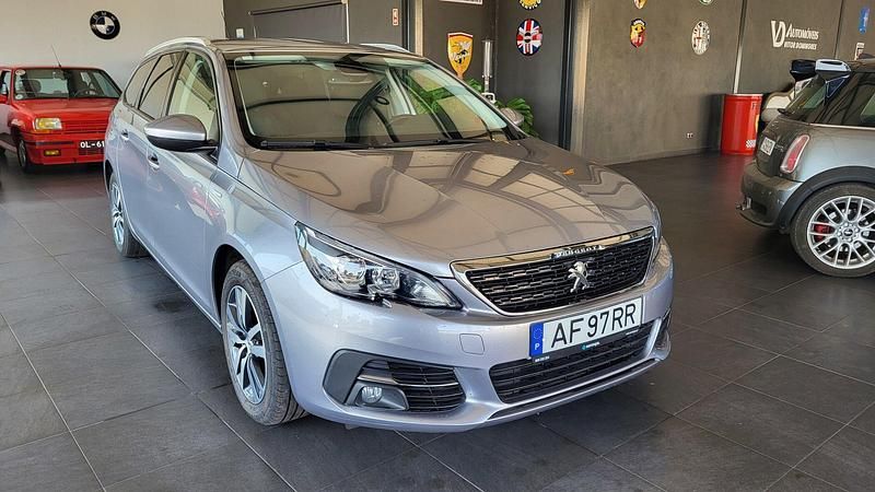 Cinza Usado 2021 Peugeot 308 Active Carrinha | € 16.500 (Bom preço) - Imagem 1/4