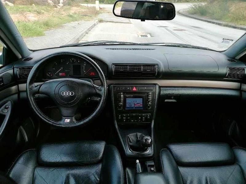 Usado Audi A4 115 HP (84 kW) 2000 Cinzento Carrinha