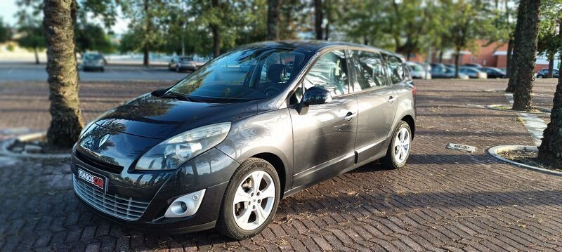 Cinza Usado 2012 Renault Scénic III Bose Edition Monovolume | € 8.000 (Preço justo) - Imagem 1/4