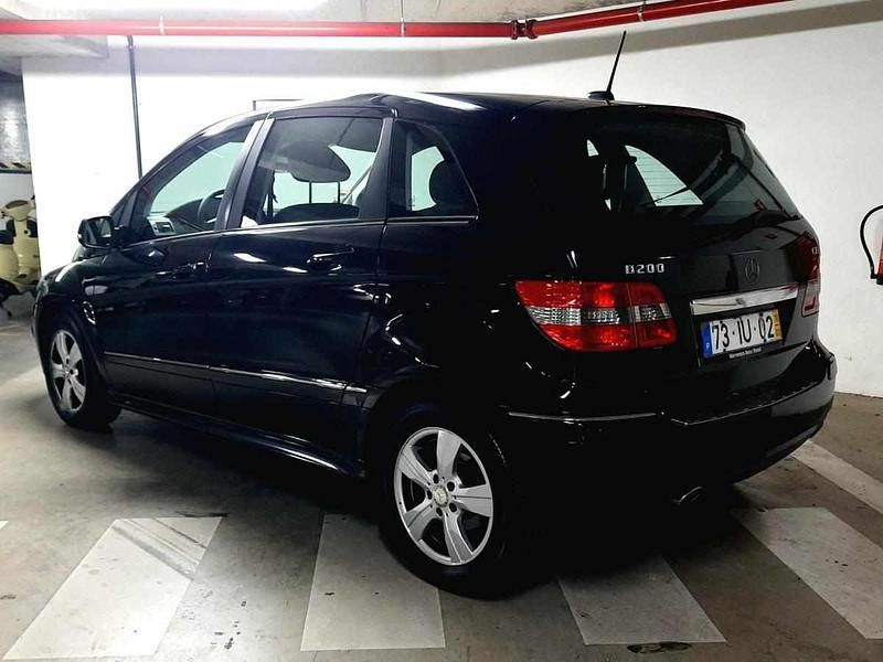 Usado Mercedes B200 140 HP (102 kW) 2010 Preto Monovolume