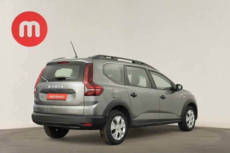 Usado Dacia Jogger Essentiel 101 HP (74 kW) 2024 Cinzento Monovolume