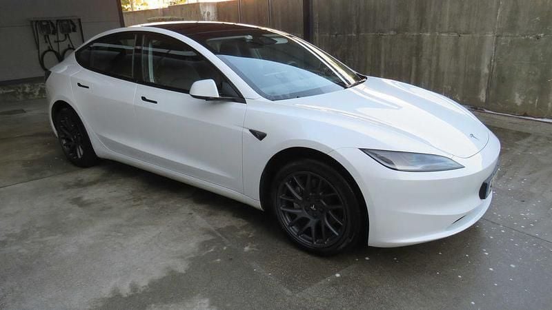 Usado 2024 Tesla Model 3 Standard Range Sedan | € 34.000 (Preço justo) - Imagem 1/4
