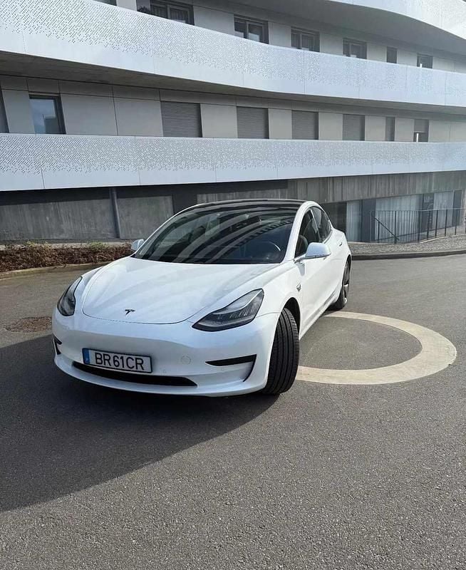 Branco Usado 2019 Tesla Model 3 Sedan | € 15.000 - Imagem 1/4